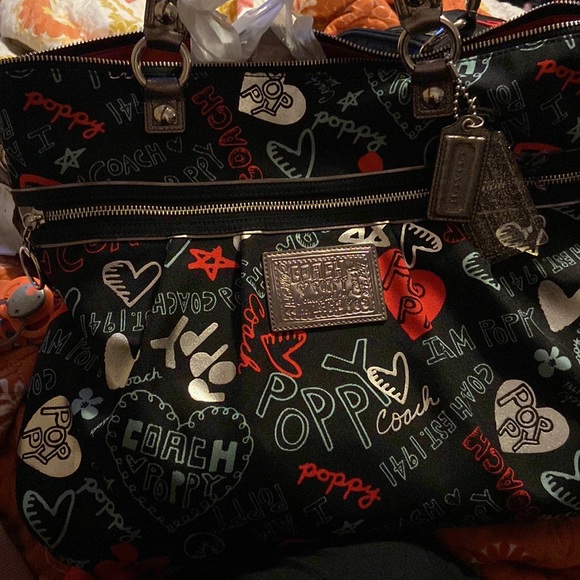 Brand new coach - Picture 2 of 3